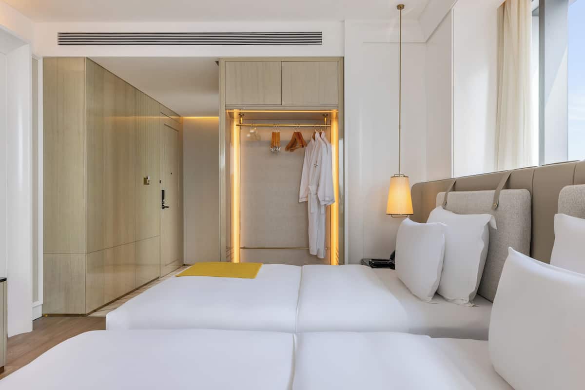 Minibar, coffres-forts dans les chambres, bureau, chambres insonorisées