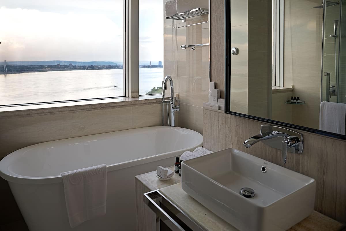 separate bathtub and shower, free toiletries, hair dryer, bathrobes