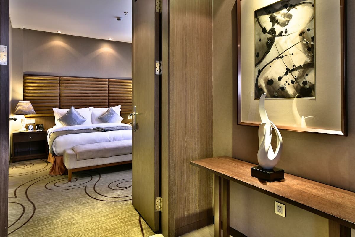 minibar, in-room safe, desk, soundproofing