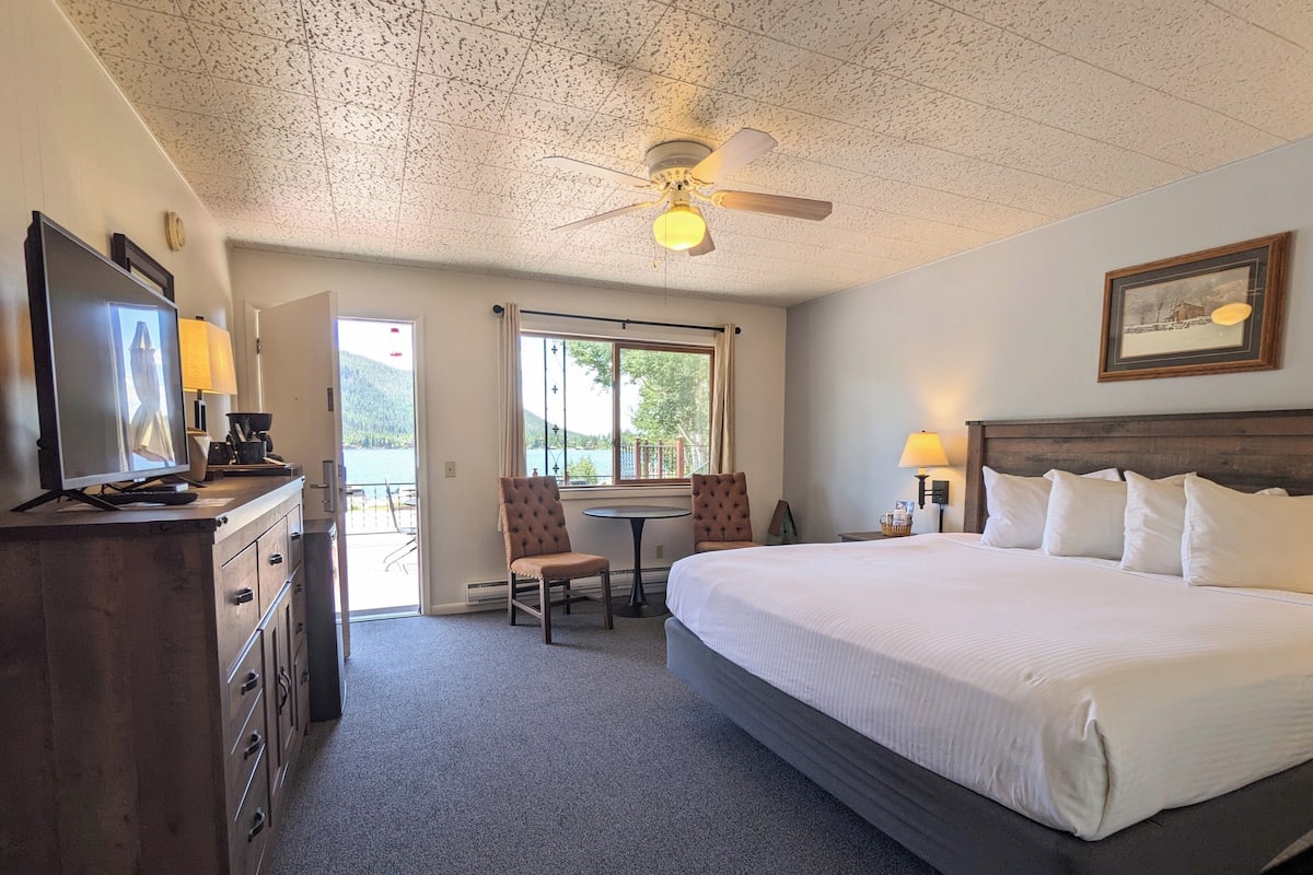 Standard Room, Lake View | 1 bedroom, blackout drapes, iron/ironing board, free WiFi