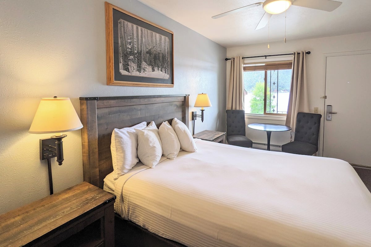 Classic Room, Lake View | 1 bedroom, blackout drapes, iron/ironing board, free WiFi