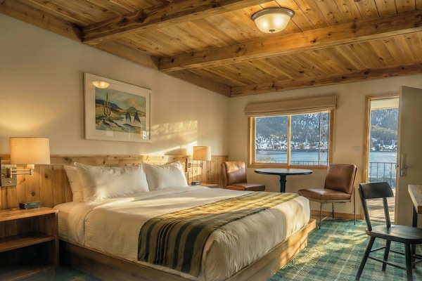 Standard Room, Lake View | Blackout drapes, iron/ironing board, free WiFi, bed sheets