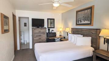 Classic Room, Lake View | Blackout drapes, iron/ironing board, free WiFi, bed sheets