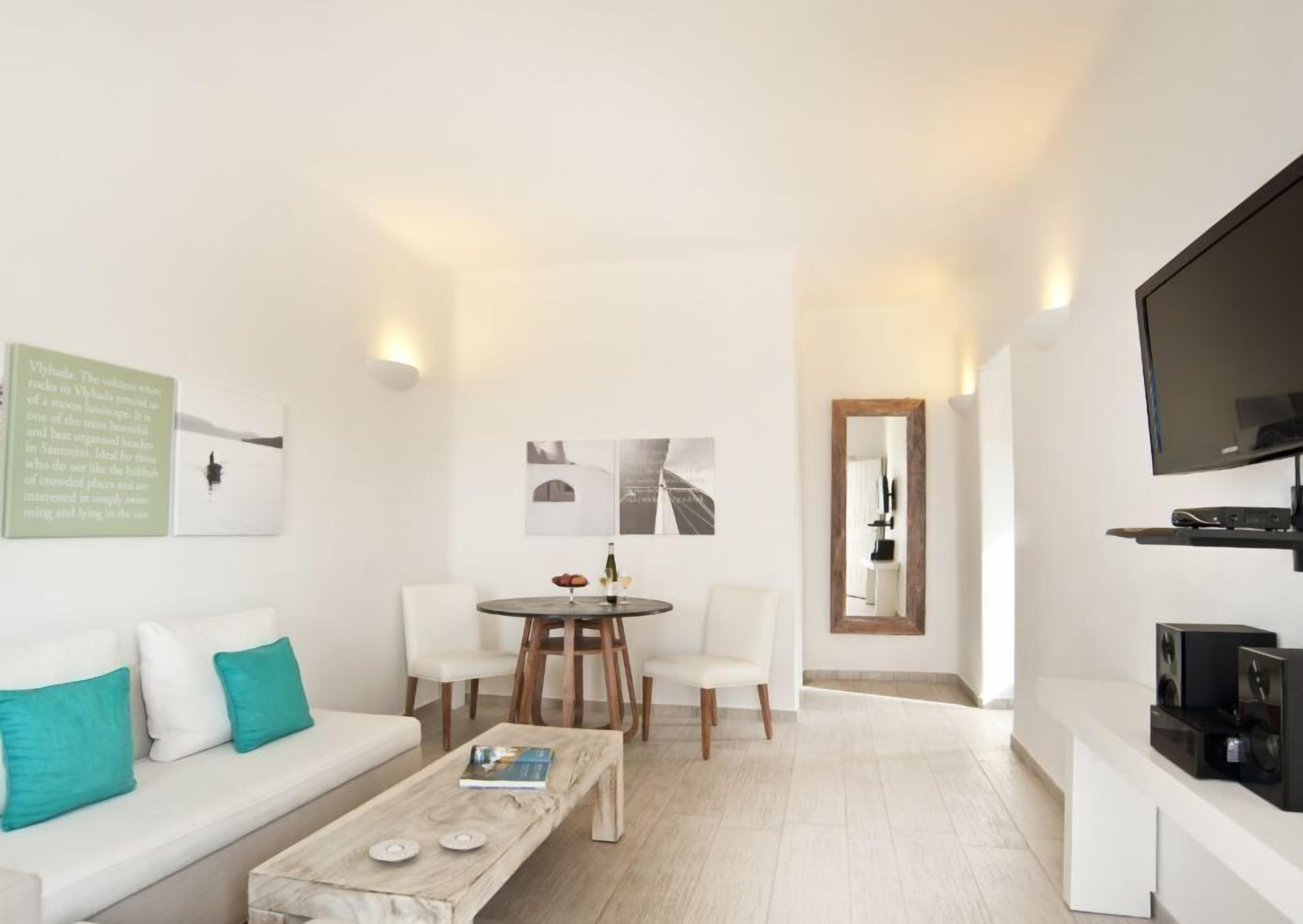 小型套房, 海景 (Angel) | 起居区 | 液晶电视、iPod 基座