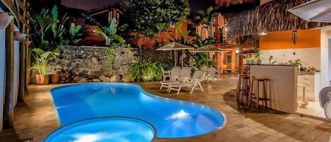 Outdoor pool, open 10 AM to 10 PM, pool loungers