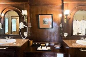 Bathroom - Kirawira Serena Camp (Serengeti National Park)