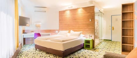 Habitación doble superior | Ropa de cama hipoalergénica, caja fuerte, escritorio