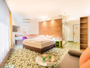Superior Double Room | Hypo-allergenic bedding, in-room safe, desk, laptop workspace - Ibis Styles Wien City (Vienna)