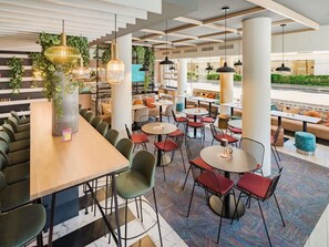 Daily buffet breakfast (EUR 19 per person) - Ibis Styles Wien City (Vienna)