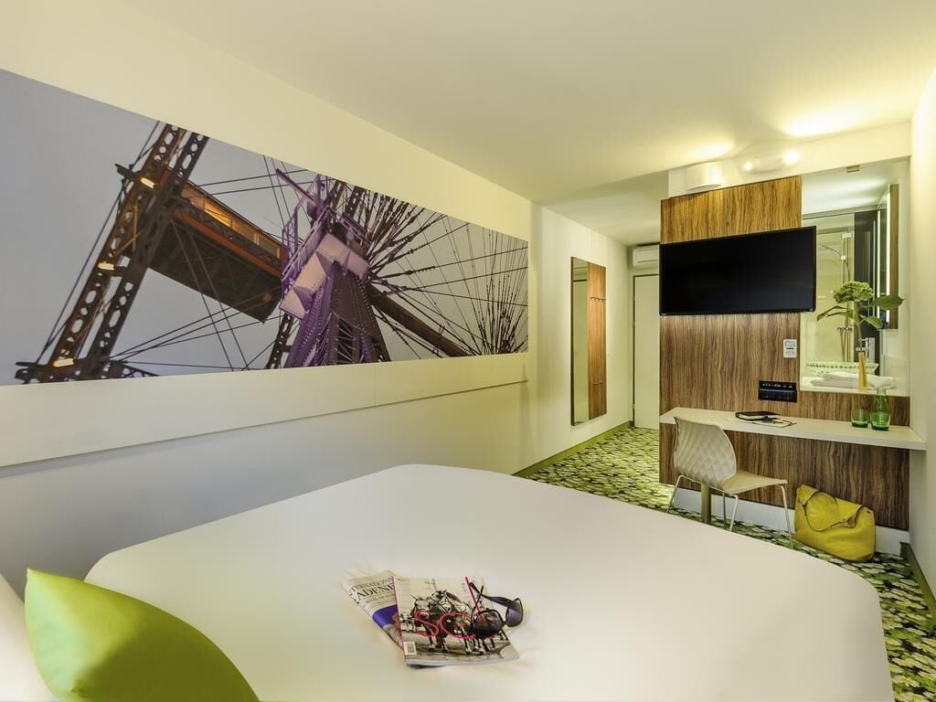 Standard Double Room | Hypo-allergenic bedding, in-room safe, desk, laptop workspace