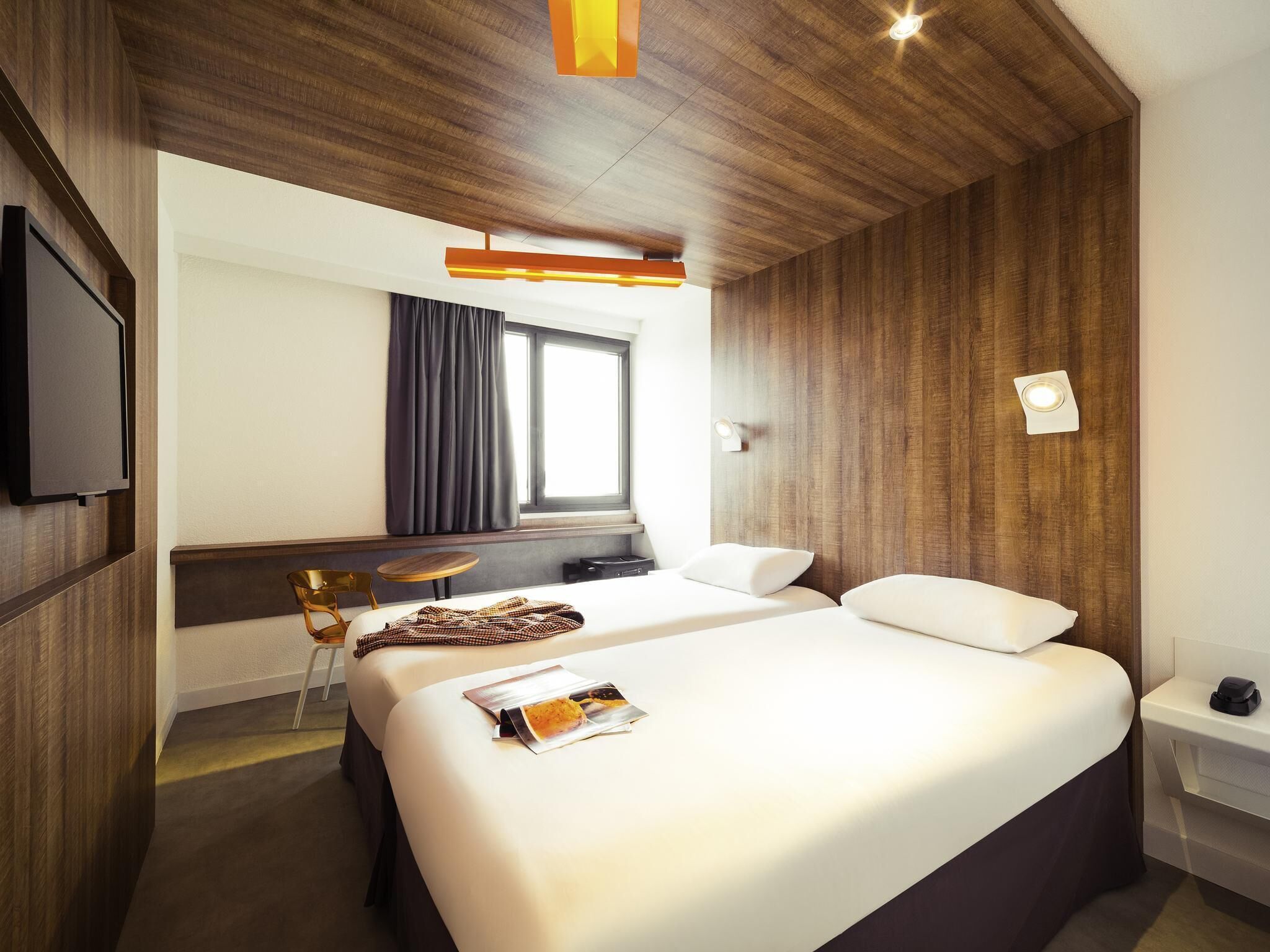 Habitación estándar, 1 cama matrimonial | Camas con pillow-top, caja de seguridad en la habitación y escritorio 