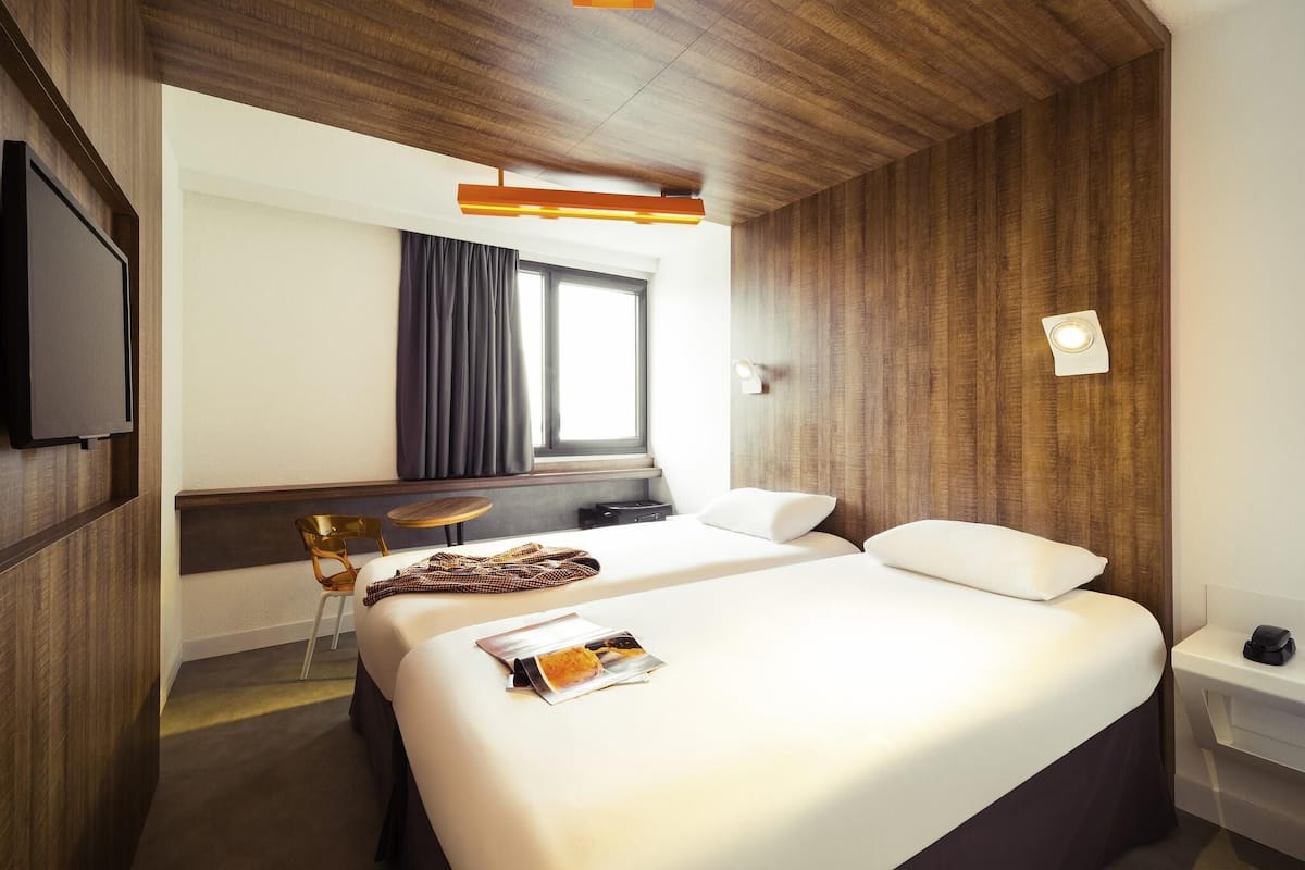 Habitación estándar, 1 cama matrimonial | Camas con pillow-top, caja de seguridad en la habitación y escritorio