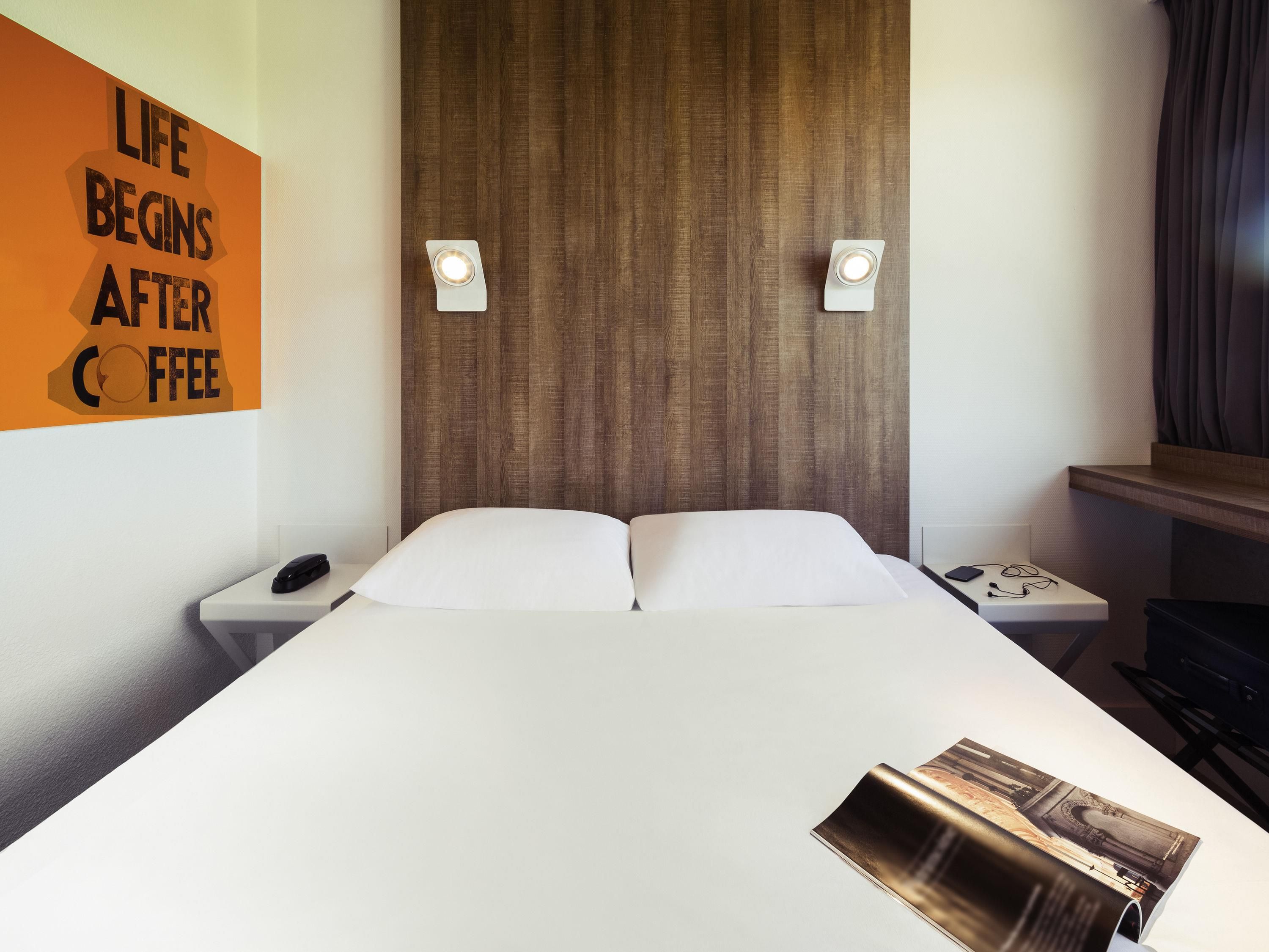 Camas con pillow-top, caja de seguridad en la habitación y escritorio 
