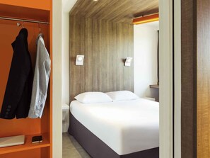 Surmatelas, coffres-forts dans les chambres, bureau