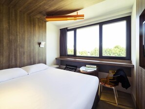 Surmatelas, coffres-forts dans les chambres, bureau