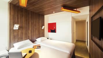 Pillowtop beds, in-room safe, desk, soundproofing
