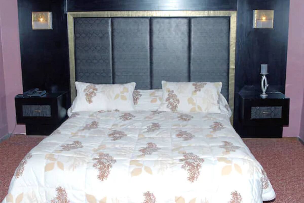 Premium bedding, rollaway beds, free WiFi