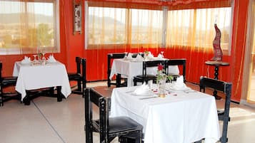 Spécialités Cuisine locale et internationale