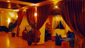 Sala de estar en el lobby