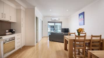 Télévision à écran plat de 29 pouces avec chaßnes numériques, télévision