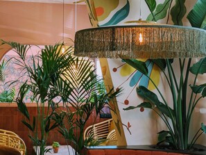 Ontbijt, serveert lunch, diner, Portugese gerechten, openlucht dineren 