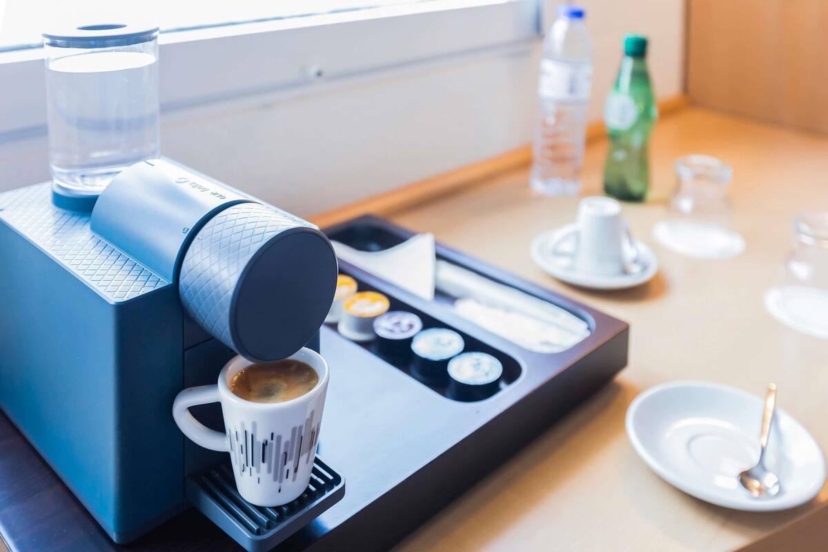 premium room, 1 double bed | premium bedding, in-room safe, desk, iron/ironing board