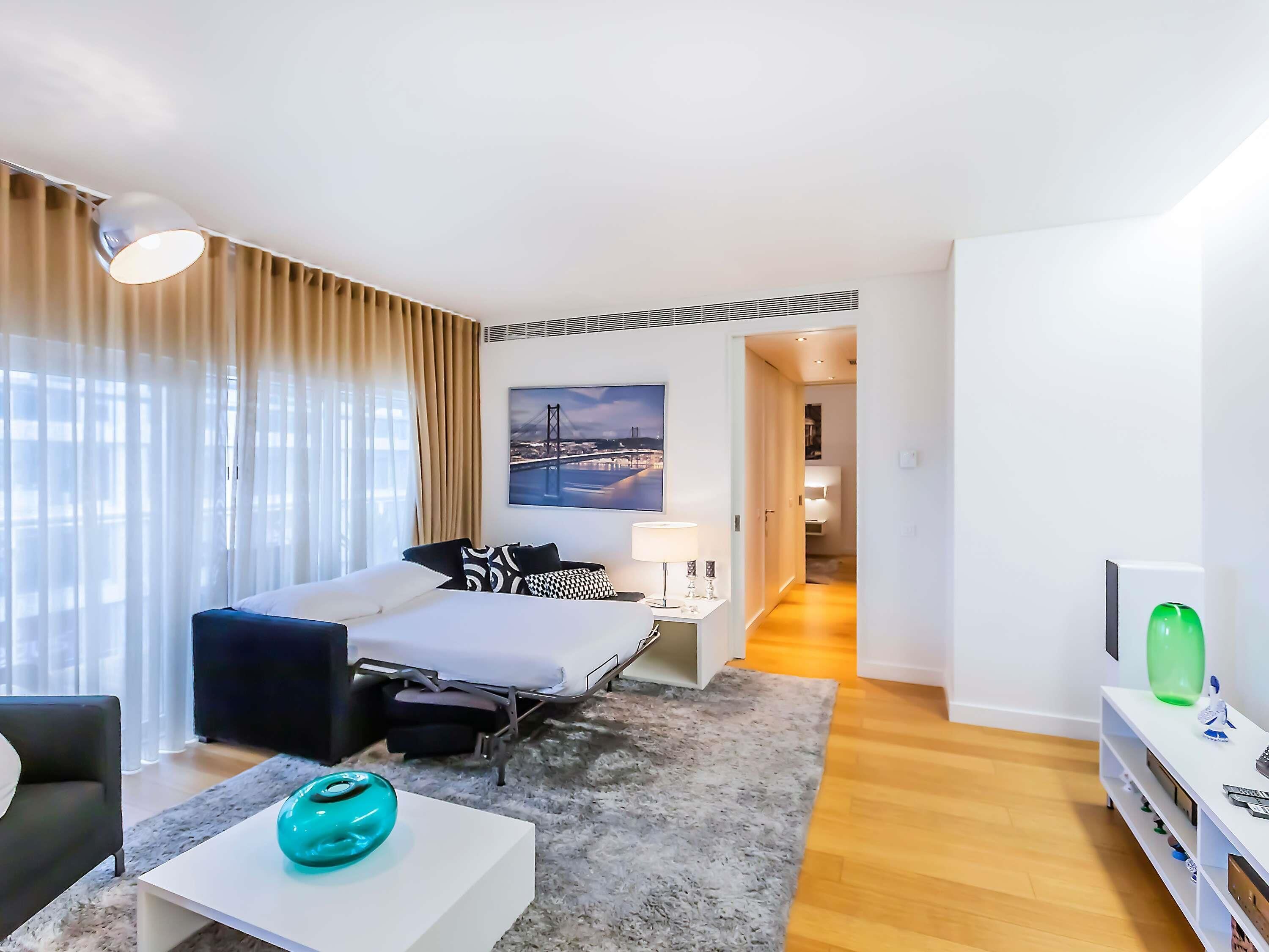 Suite, 1 cama doble con sofá cama | Ropa de cama de alta calidad, caja fuerte, escritorio