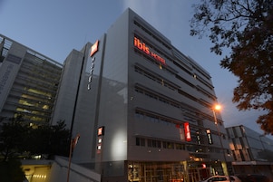 Fachada del alojamiento - Noche