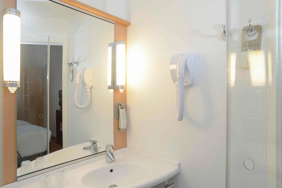 premium bedding, in-room safe, desk, iron/ironing board