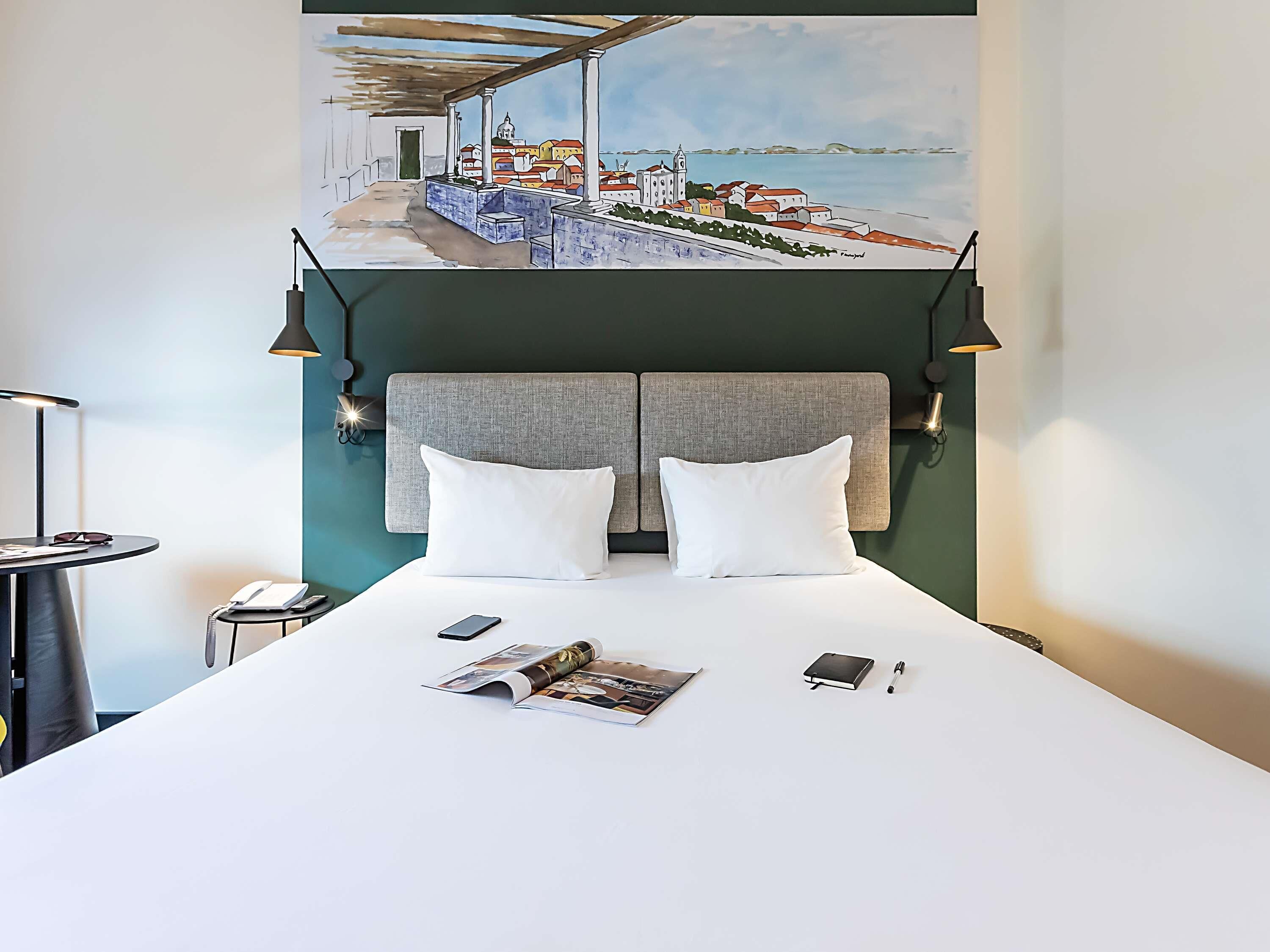 Premium bedding, in-room safe, desk, iron/ironing board