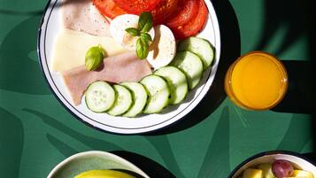 Daily to-go breakfast (EUR 9 per person)