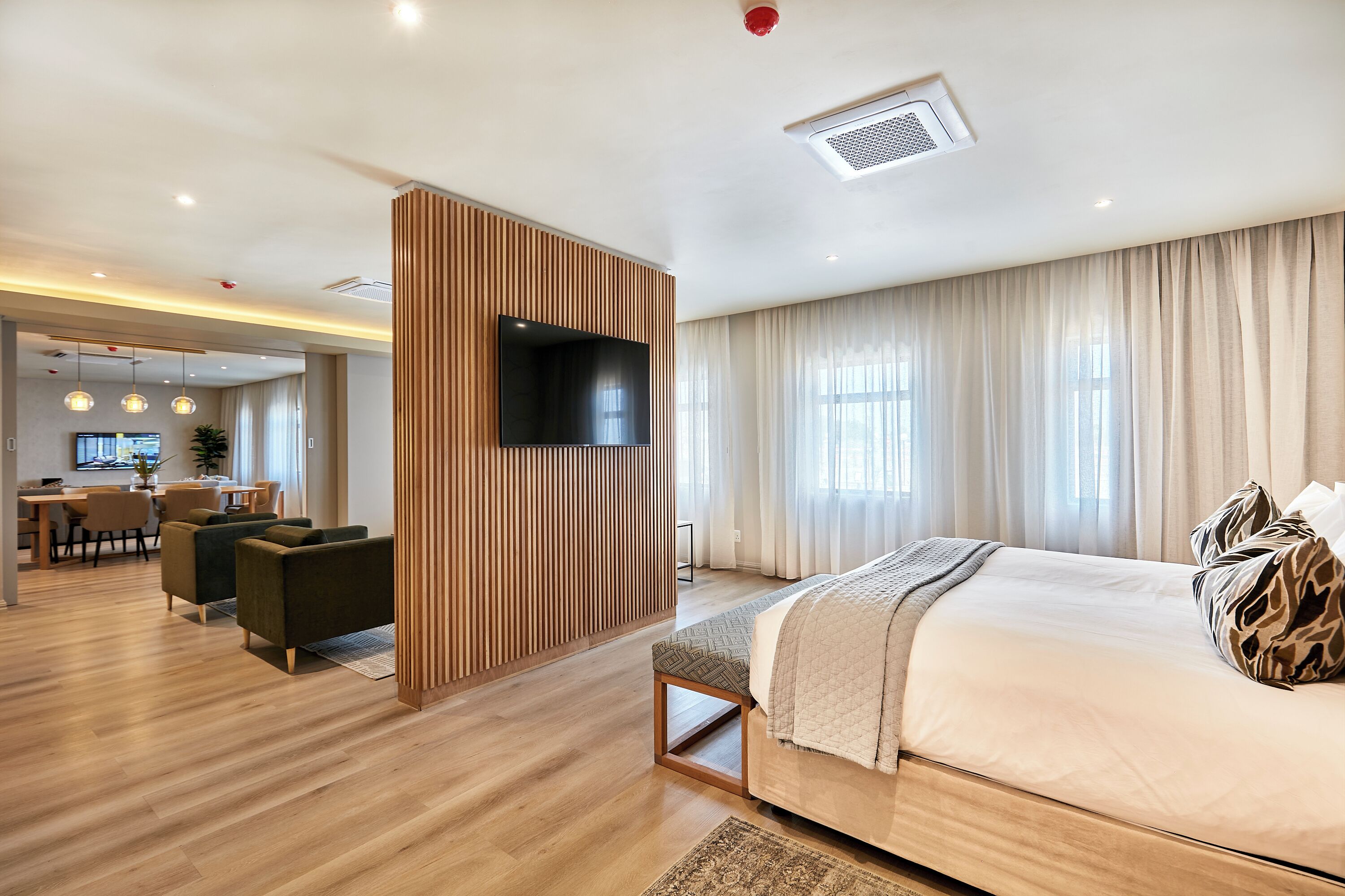 Deluxe Room, 1 Double Bed | Minibar, in-room safe, desk, iron/ironing board