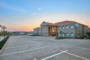Free self-parking - Cresta Mahalapye (Mahalapye)