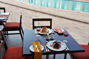 Breakfast, lunch and dinner served  - Cresta Mahalapye (Mahalapye)