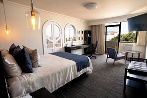 Executive Room | In-room safe, desk, iron/ironing board, free WiFi - Corona Hotel & Spa (Ensenada)