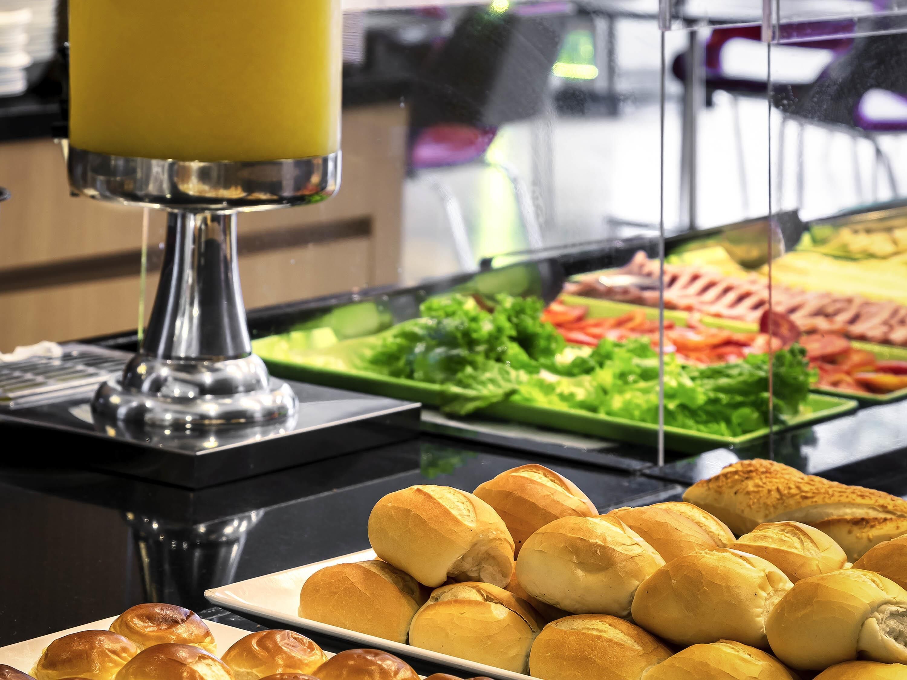 Desayuno buffet todos los días (con cargo)