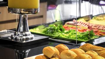 Desayuno buffet todos los días (con cargo)