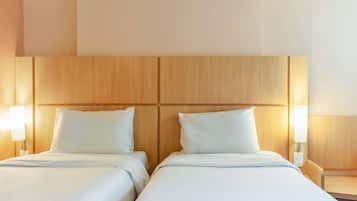 Chambre Standard avec lits jumeaux, 2 lits une place | 1 chambre, minibar, coffres-forts dans les chambres, bureau