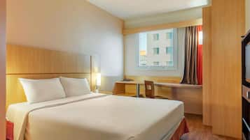 Habitació estàndard, 1 llit doble | Minibar, caixa forta a l'habitació i escriptori