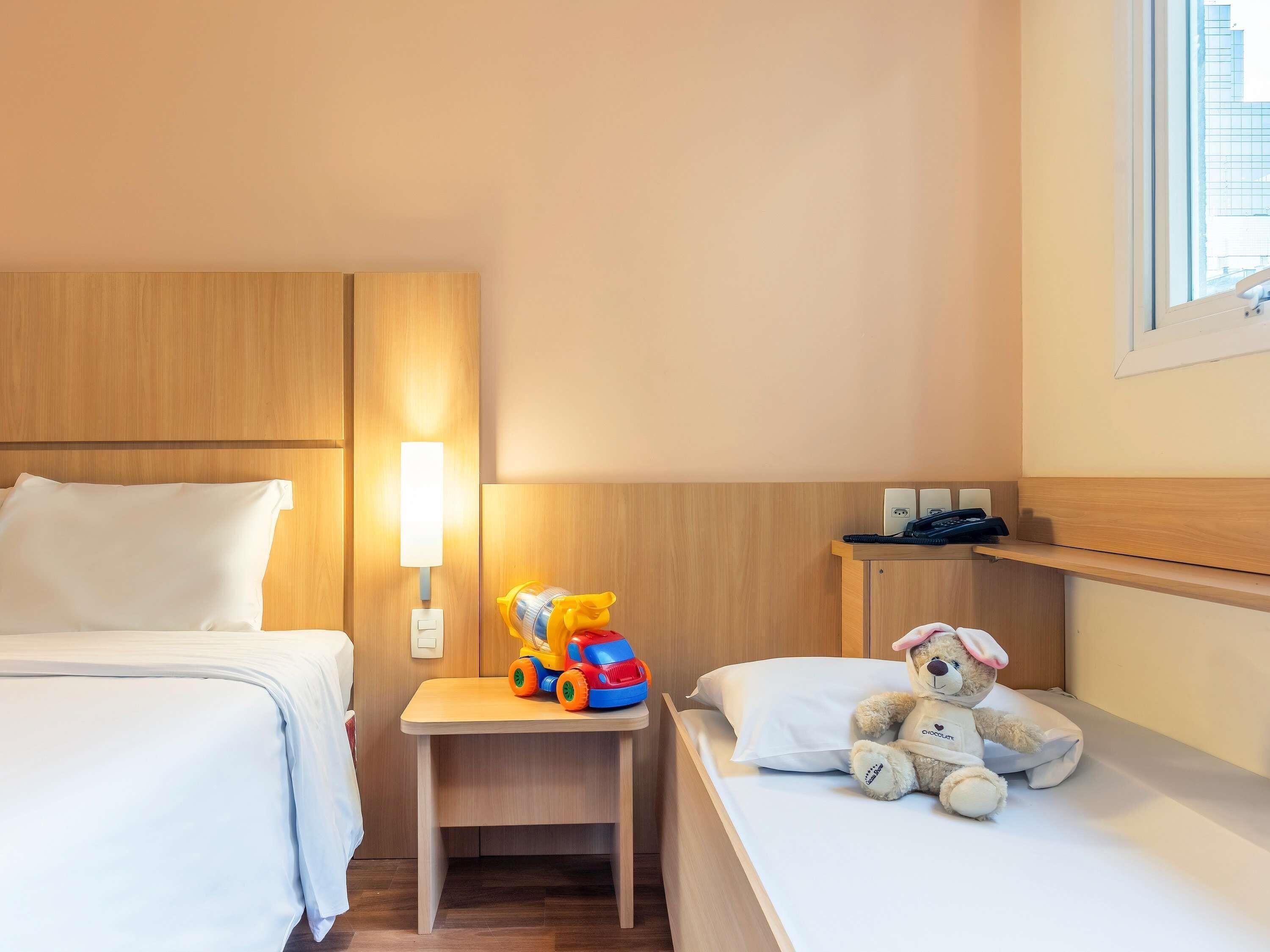 Phòng Tiêu chuẩn, nhiều giường | Minibar, két bảo mật tại phòng, bàn, phòng cách âm 