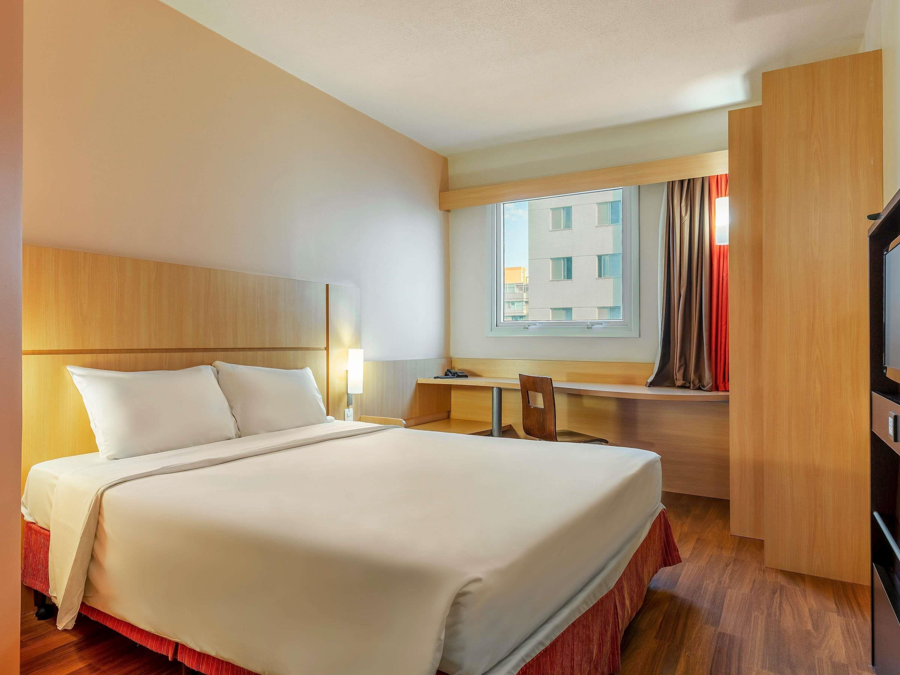 Standard Room, 1 Double Bed | Minibar, in-room safe, desk, soundproofing