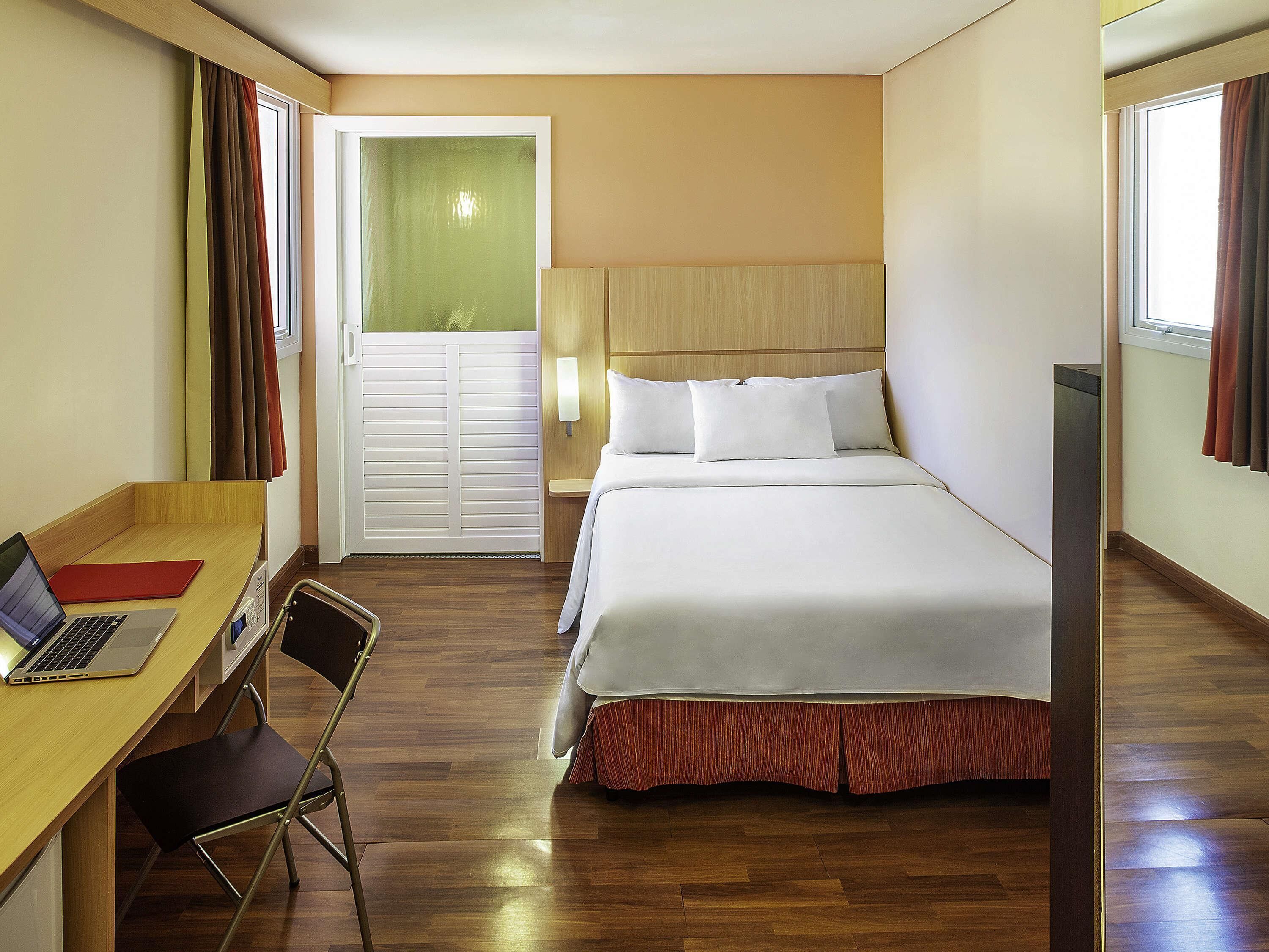 Appartement Standard, 1 lit double, accessible aux personnes à mobilité réduite | Minibar, coffres-forts dans les chambres, bureau