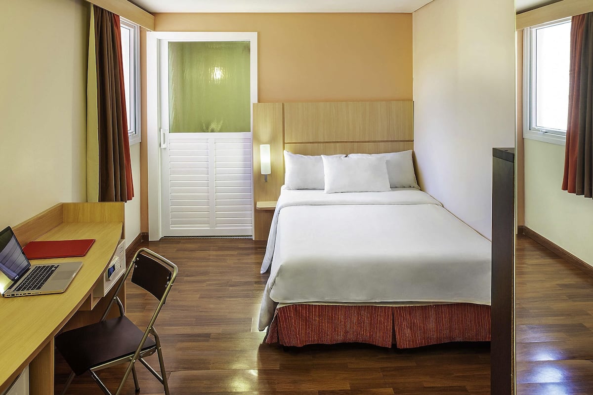 Appartement Standard, 1 lit double, accessible aux personnes à mobilité réduite | Minibar, coffres-forts dans les chambres, bureau