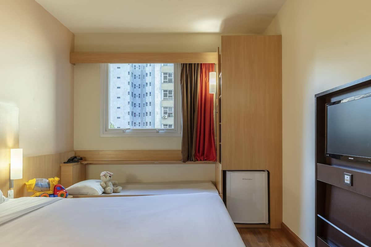 Standard Room, Multiple Beds | 1 bedroom, minibar, in-room safe, desk