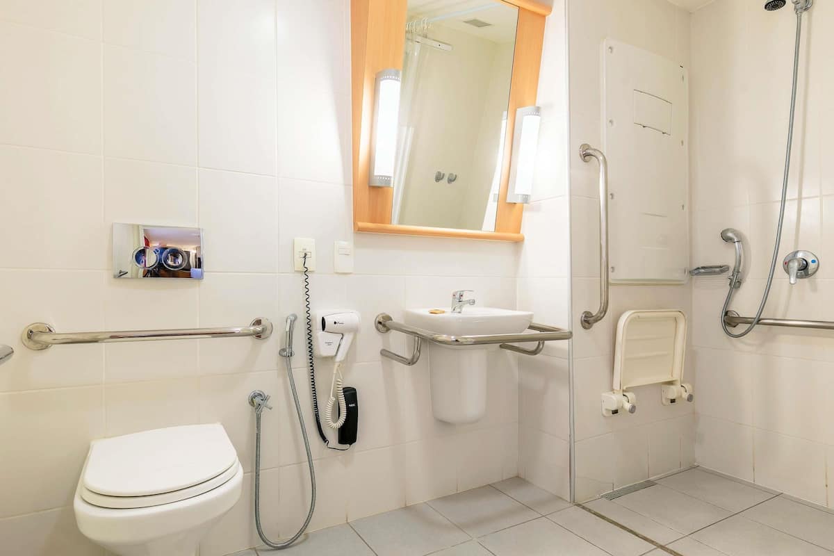 Standard Apartment, 1 Double Bed, Accessible | 1 bedroom, minibar, in-room safe, desk