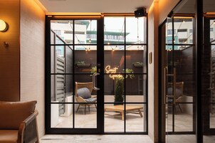 Un sauna, una bañera de hidromasaje, baño turco, 2 salas de tratamiento