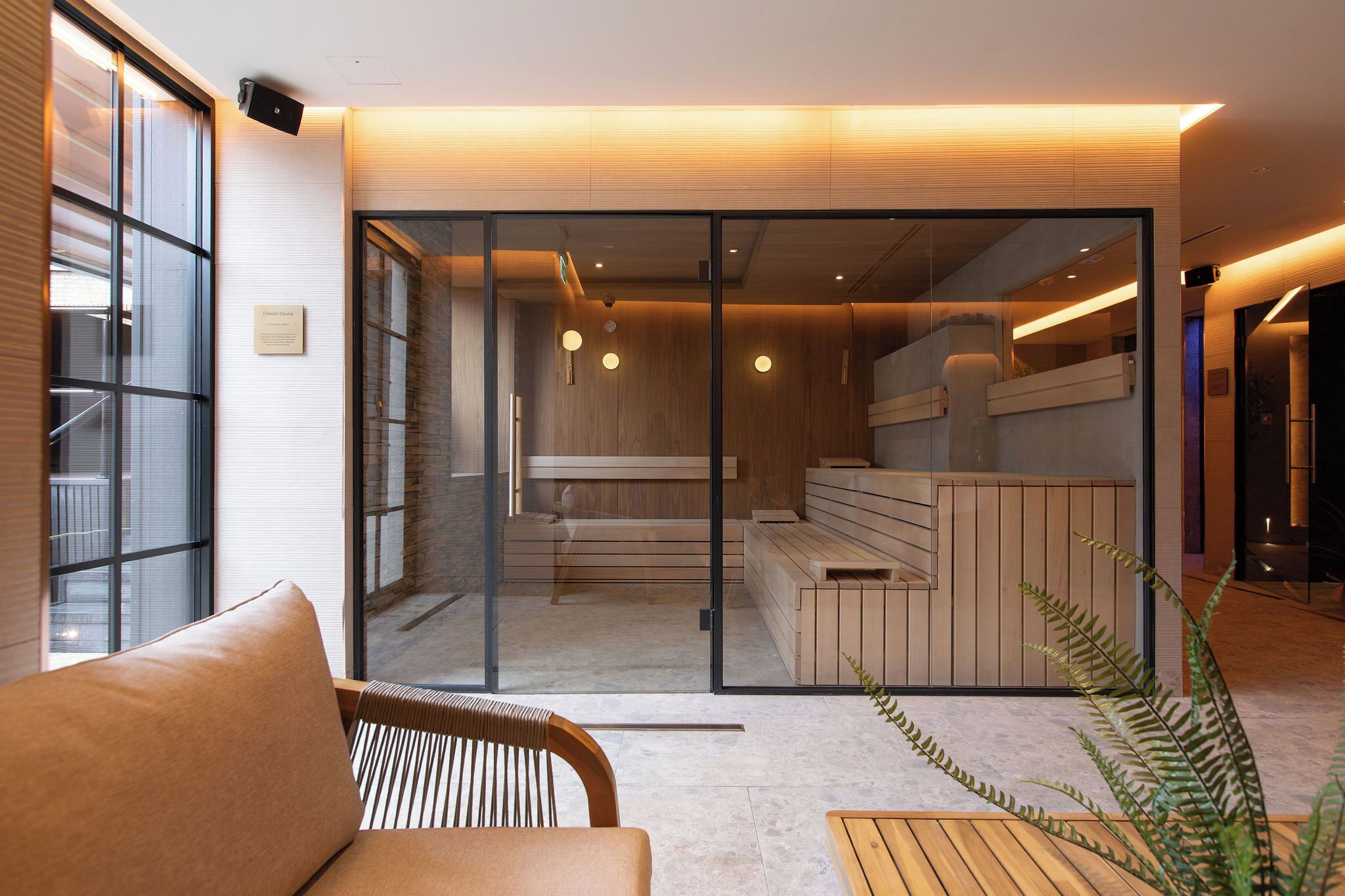 Sauna, bain à remous, hammam, 2 salles de soins