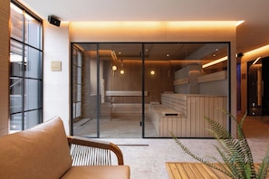 Sauna, hot tub, steam room, 2 treatment rooms