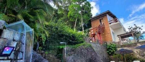 室外泳池;07:30 至 22:30 開放;躺椅