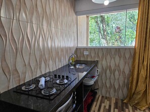 Apartamento Com Banheira Sem Varanda | Laptop workspace, free cribs/infant beds, free WiFi, bed sheets - Apartamentos Casa Da Pedra (Ubatuba)
